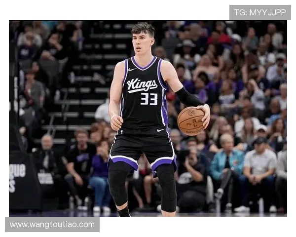 拉拉维亚反讽湖人队友的疯狂反应究竟是谁引发的热议与关注