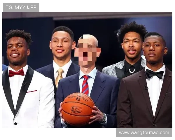 网记:泰瑞斯马丁与杰伦威尔逊争夺最后一席大名单资格 网记:泰瑞斯马丁与杰伦威尔逊争夺最后一席大名单资格